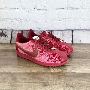 Nike Red Athletic Shoes for Performance